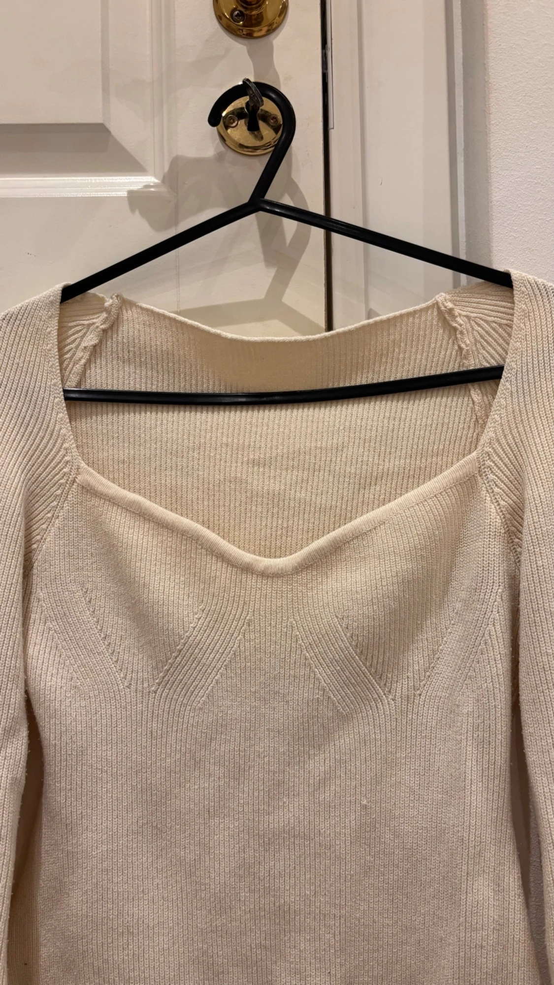 Beige stickad tröja med fyrkantig ringning - 5