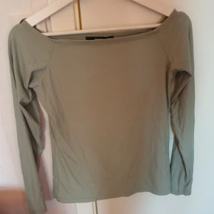 Ljusgröna topp - Från bikbok, stretchigt material.