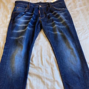 Dsquared2 Byxor Stl 54 Bra Skick - Slim Jean Storlek 54 Mörk Blåa Fick i present inte använt många gånger Skriv till mig för fler bilder äkta har dok inget kvitto 
