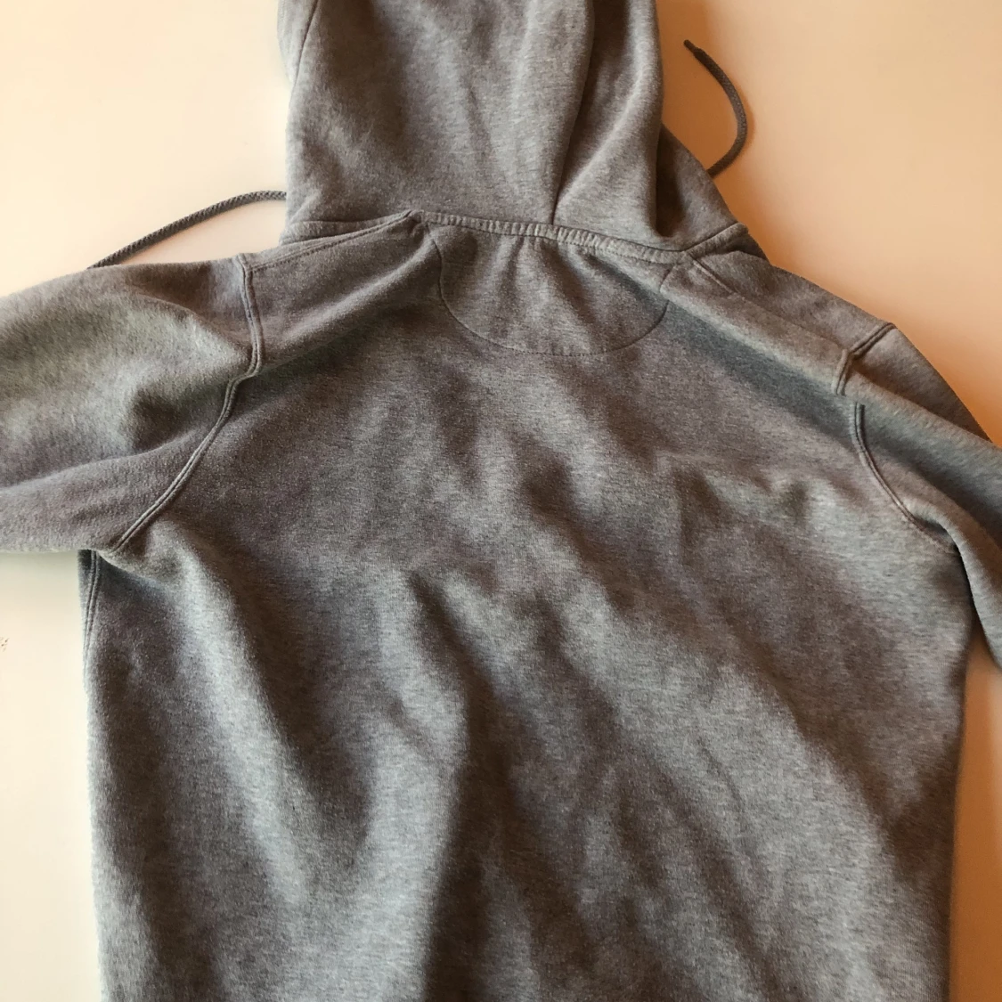 Grå zip hoodie  - 91