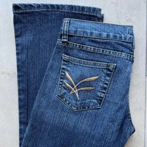 Dolce&Gabana - Säljer mina Lågmidjade jeans eftersom dom inte passar mig längre, fint skick! Tryck gärna på ”köp nu”