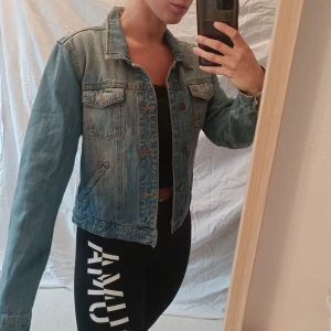 Jeansjacka - Stl Xl, i nyskick passar M