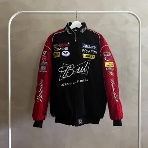 Budweiser Racing Jacka - Helt oanvänd. Sitter lite croppad men passar både medium och large perfekt.