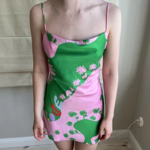 Zara klänning  - Så fin klänning från zara i siden material💗