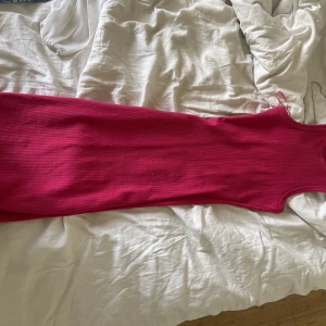 Klänning  - Super fin klänning från new yorker men har två stycken så säljer denna! Vid frågor är de bara att skriva!