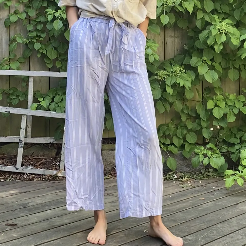 Fina blårandiga pyjamasbyxor från Andrea Hedenstedts kollektion från Nakd. Så sköna och perfekta för sommaren!. Jeans & Byxor.