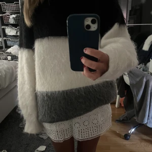 Zara kjol - Säljer den fina sommar kjol då den är för liten för mig! Köptes förra sommaren men har int använts pga storleken🌸🥲