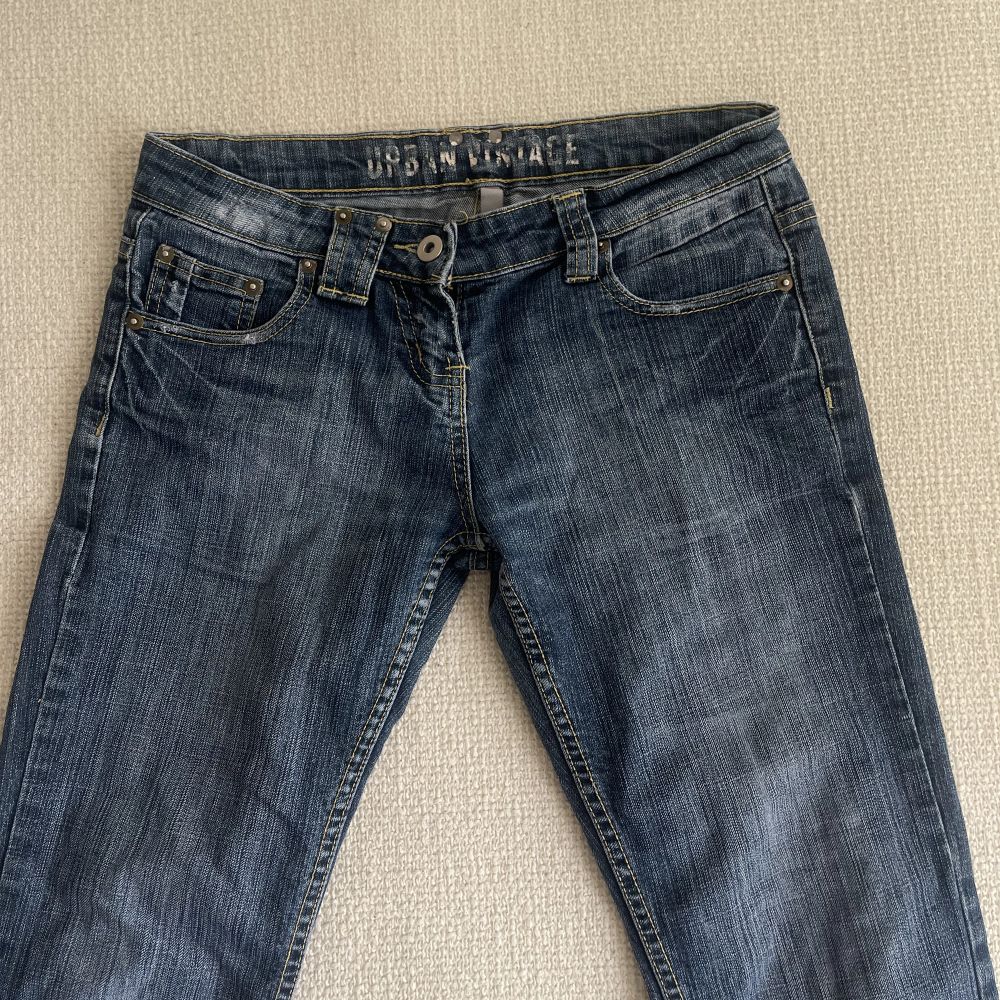 Lågmidjade jeans storlek 34 (xs) Raka i benen. Jeans & Byxor.