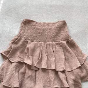 En kjol i storlek S. Använd fåtal gånger