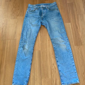 Levis 501 - Gott skick. Jag säljer dessa eftersom dem är för små för mig. 