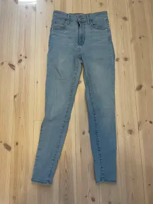 Super skinny Levis jeans storlek 26