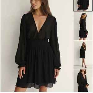 Svart klänning  - Nu säljer jag min svarta klänning från NAKD. Har använt 1 gång och säljer nu för jag har en liknande. Nypris 499. 