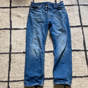 Weekdayjeans - Säljer mina weekday jeans då dom är lite för små för mig. Använda ett fåtal gånger och är i fin fint skick! Köptes för 600kr