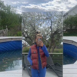 Vänd bar Tommy hilfiger väst - Köpt i England, och är en vändbar Tommy hilfiger väst, as fet men säljer då den ej kommer till användning.. 