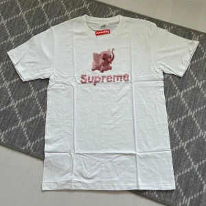 Supreme tee - Storlek XL. Inauthentic 
