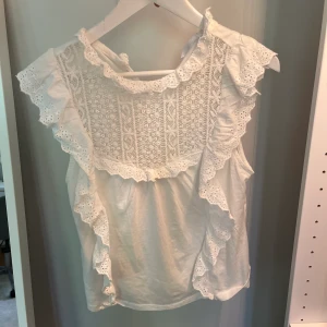 Mango blus - Så fin blus från mango! Aldrig använd.