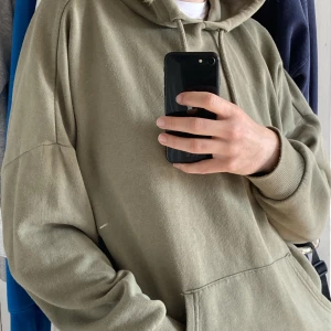 oversized hoodie - grön oversized hoodie från monki