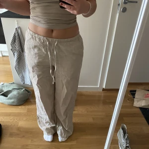 Linnebyxor  - Säljer mina linnebyxor från gina , använda några få gånger. Som nya. Nypris 299. 