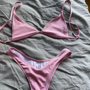 rosa bikini från shein - Jättefin oanvänd rosa bikini från shein i storlek s!💕💕