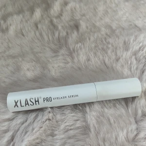 XLASH PRO - Kommer inte till användning då jag har fransförlägning, vågar inte riktigt svara på hur mycket som är kvar, skulle gissa på mer än halva! Därav priset💘