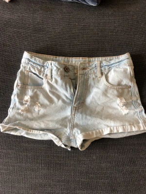 Jeans shorts  - Jeans shorts som Har blivit försmå för mig💕pris kan diskuteras 