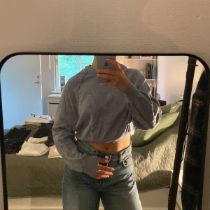 Skön mjukiströja - Jättemysiga mjukiströjor som blivit för små för mig, säljer 2st likadana för priset av en, färgerna ses på bild 2! Fråga efter fler bilder 💛