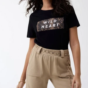 T-Shirt - Med print, nyskick