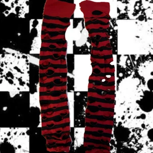 Emo/punk armvärmare arm warmers  - Armvärmare arm warmers punk/emo  Hittade inga fläckar osv, de har hål i sig men det är meningen!