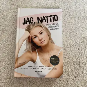 Nathalie Danielssons bok ”Jag, Nattid”  Köpt för ca 200kr, säljer den för 60kr, priset kan diskuteras 💕 köparen står för frakten