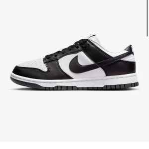 Nike low dunk panda  - Inte använt så ofta. Blivit för små. 