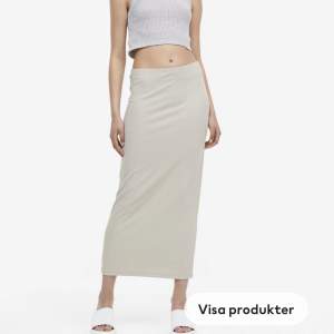 Beige/vit kjol ifrån hm, använd fåtal gånger. Storlek S 💕