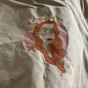 Hoddie  - Hoddie av märket Lumiton, blev fel färg för kunden 