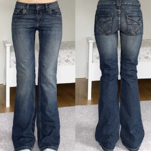Jeans - Alla bilder är lånade från förra ägaren då dom är för stora för mig🩷Förra ägaren är 171🫶 innerbenslägnd på jeansen är 82cm🩷 Bara att skriva till mig för mer information🫶🫶