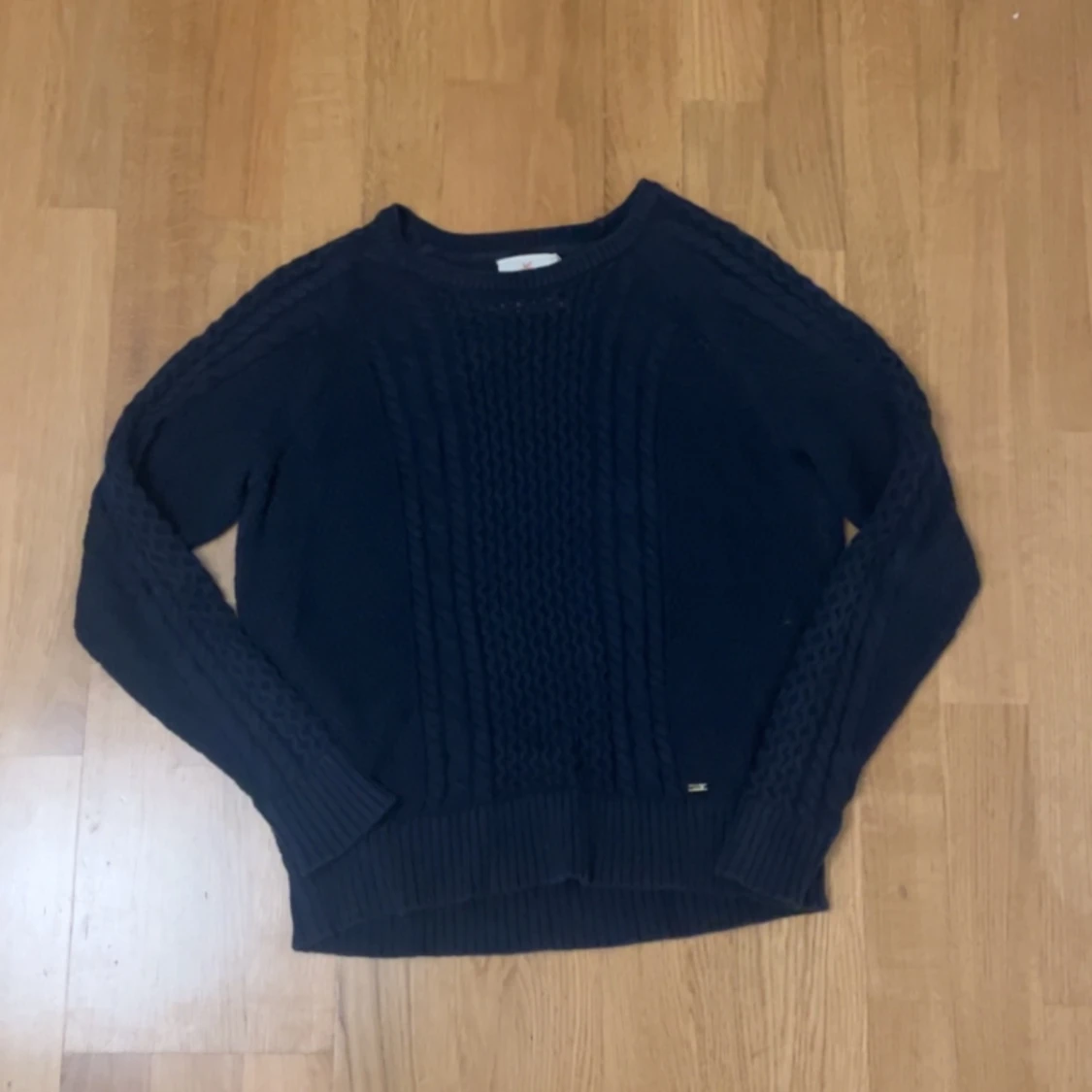 Mörkblå stickad tröja - 90