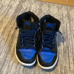 Jordan 1 mids royal blue - Helt okej skick 39/40 