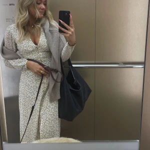 Adoore Klänning - Säljer min superfina Paris dress från Adoore. Nypris 1495kr🩷 I nyskick