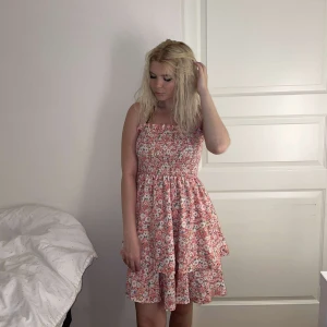 Nu Klänning, strl S - Ny klänning endast provad