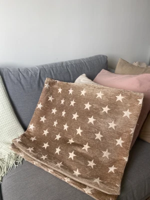 Kuddfodral stjärnmönster - 2 st kuddfodral i måtten 40x58 Sälj tillsammans, 50kr styck