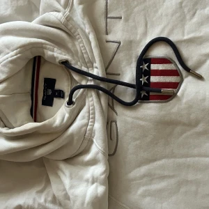 Gant hoodie - Bra skick, lite små skavanker därav billigt pris!