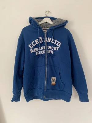 ECKO UNLTD Hoodie - Riktigt najs hoodie, perfekt nu till höst! Bra kvalite vilket är förväntat med ecko.  Storlek M  Skriv om du har några frågor! 🤞  