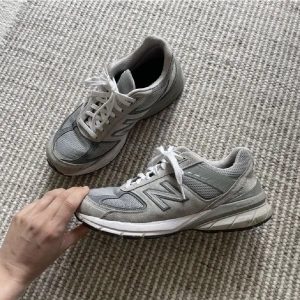New balance sneakers - New balance 990v5 i storlek 40.5. Köpta för 2500 förra året.