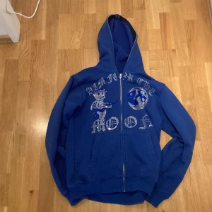 Aim for the moon - Säljer min Aim for the moon tröja då den inte längre kommer till användning ny pris 700kr   