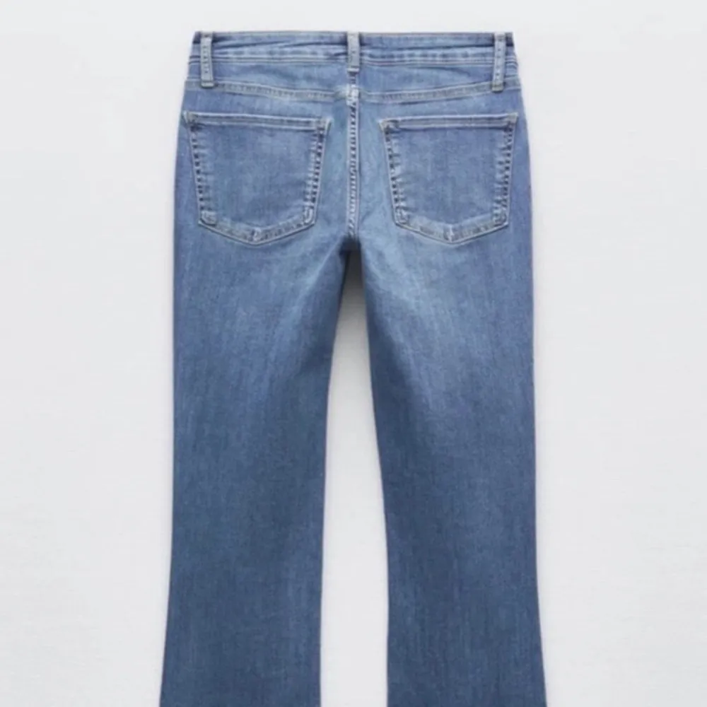 Intressekoll på lågmidjade zara jeans som jag tror inte säljs längre. Jeans & Byxor.