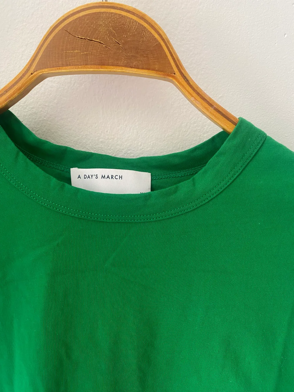 Grön t shirt, oanvänd. . T-shirts.