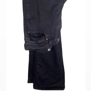 Low waist bootcut jeans  - Jättefina low waist bootcut jeans! Köpta i Gina Tricot, storlek: 42.  Jeansen är i gott skick, och använda max 3-4 gånger. 