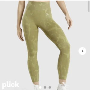 Gymshark tights  - Träningstights från gymshark i storlek medium, knappt använda. I deras modell adapt camo seamless, nypris 599kr🦋 hör av er vid frågor eller intresse 💕 
