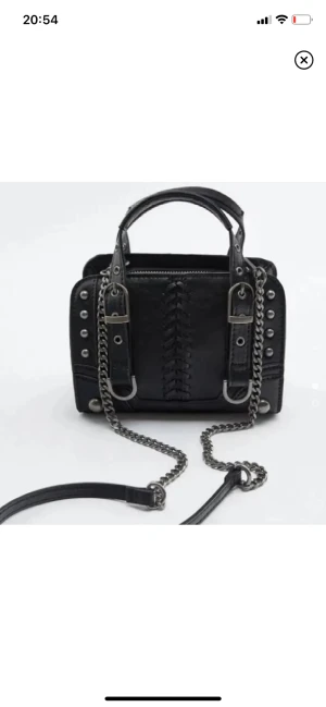 Zara väska - Säljer denna skit snygga väska ifrån zara!!