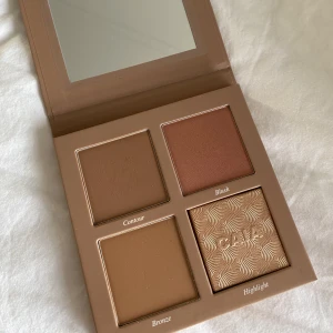 Caia  - Säljer min caia classy pallet för att jag fick 2 när jag fyllde år. Helt ny och oanvänd 