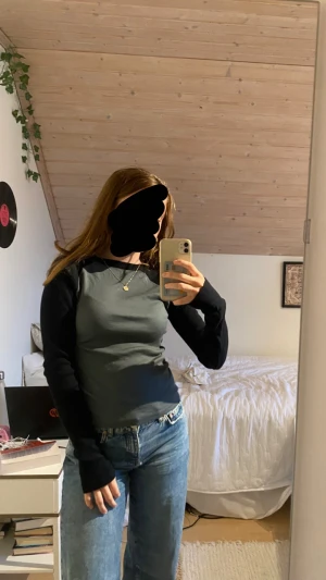 Långärmad topp - ”bella top” från brandy melville! Säljer den eftersom att den var lite stor för mig. Den är i storlek S och är i bra skick! <3