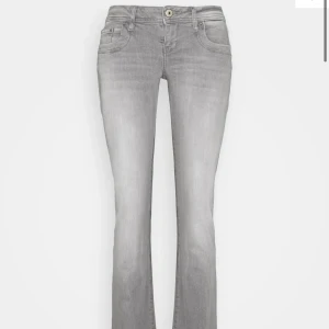 Ltb valerie jeans  - Intressekoll på mina jeans! Fick dom igår och hann precis ta av prislappen när jag märkte att dom var lite för korta på mig. Så jag säljer de vid bra pris för att kunna köpa en större storlek ! Skriv vid intresse